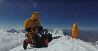 Copertina di Anche in alta quota ci accorgiamo che quel che chiamiamo ‘mondo’ è invece solo uno dei tanti