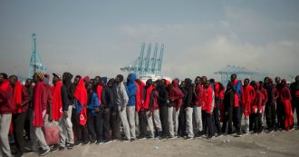 Migranti, torturati e tenuti prigionieri in Libia: tre fermati a Messina. I testimoni: “Stupravano le donne e ci davano da bere acqua del mare”