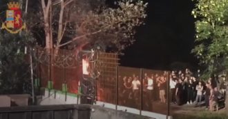 Copertina di No Tav, nuove proteste a Chiomonte: incendio, petardi e razzi. In 20 identificati e denunciati. Salvini: “Arresti e accelerazione dei lavori”