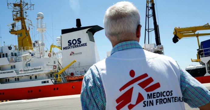 Migranti, Sos Mediterranée e Msf riprendono il soccorso in mare. Salvini attacca ong e scrive alla Francia: “Non siamo campo profughi Ue”