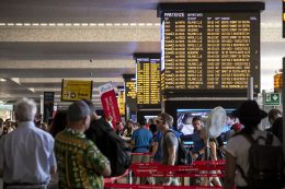 Copertina di Guasto sulla linea alta velocità Napoli-Roma, cancellazioni e ritardi fino a due ore. Ecco i treni coinvolti