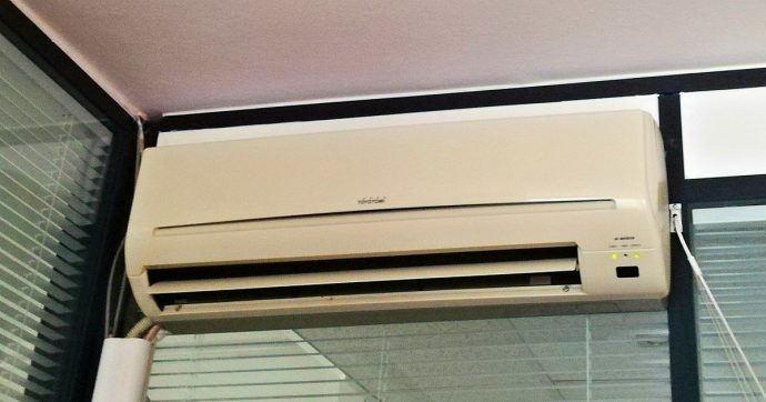 Condizionatori, la stretta “light” negli uffici pubblici: non sotto i 27 gradi d’estate e non sopra i 19 d’inverno. Ma ci sono 2° di tolleranza