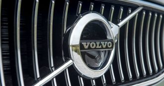 Copertina di Volvo, richiamo per 2 milioni di auto a causa di potenziali problemi a cinture di sicurezza