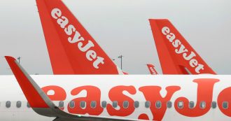 Copertina di EasyJet, multa da 3 milioni alla compagnia low cost: “Contributi non pagati a 500 tra assistenti e piloti sulle indennità di volo”