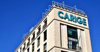 Copertina di Carige, Malacalza chiede 480 milioni di danni ai nuovi soci e alla banca: “Trasferimento forzoso di ricchezza”