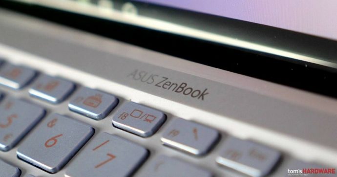 Asus ZenBook UX392F, il notebook ultrasottile con autonomia elevata e memoria non espandibile