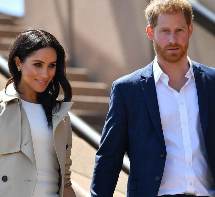 Principe Harry e Meghan denunciano ancora i paparazzi: “Elicotteri e droni sopra casa nostra per fotografare Archie”