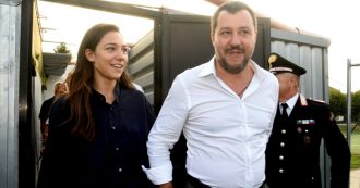 Copertina di Matteo Salvini e Francesca Verdini fotografati al mare: “Una storia che brucia di passione”