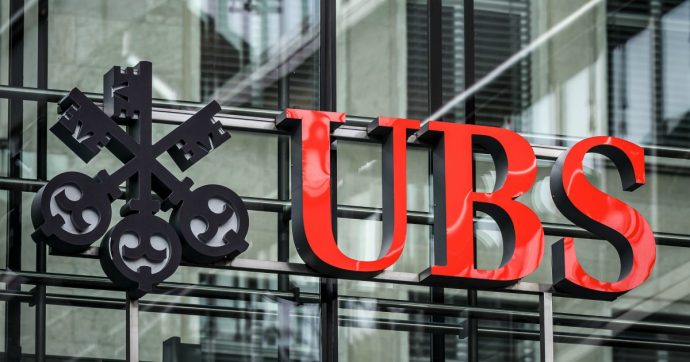 Credit Suisse, “Ubs è in trattativa per l’aquisizione”. I problemi per la concorrenza: “Riserve sulla fusione”