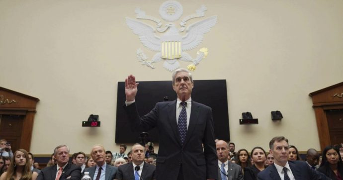Russiagate, procuratore Mueller alla Camera: “Il rapporto non scagiona del tutto Trump. È possibile incriminarlo a fine mandato”