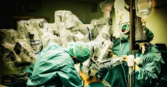 Copertina di Reggio Calabria, “lacerazioni e aborti senza consenso”: condannati primario e 8 medici degli ospedali Riuniti. Tre assolti