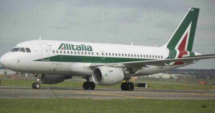 Sciopero trasporti, lo stop di piloti e assistenti di volo Alitalia spostato al 6 settembre