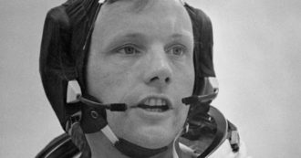 Copertina di Neil Armstrong, accordo milionario per chiudere la disputa sulla morte “sospetta” dell’astronauta
