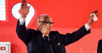 Copertina di Tunisia, morto il presidente Essebsi a 92 anni. Aveva promesso di non ricandidarsi: “Largo ai giovani”