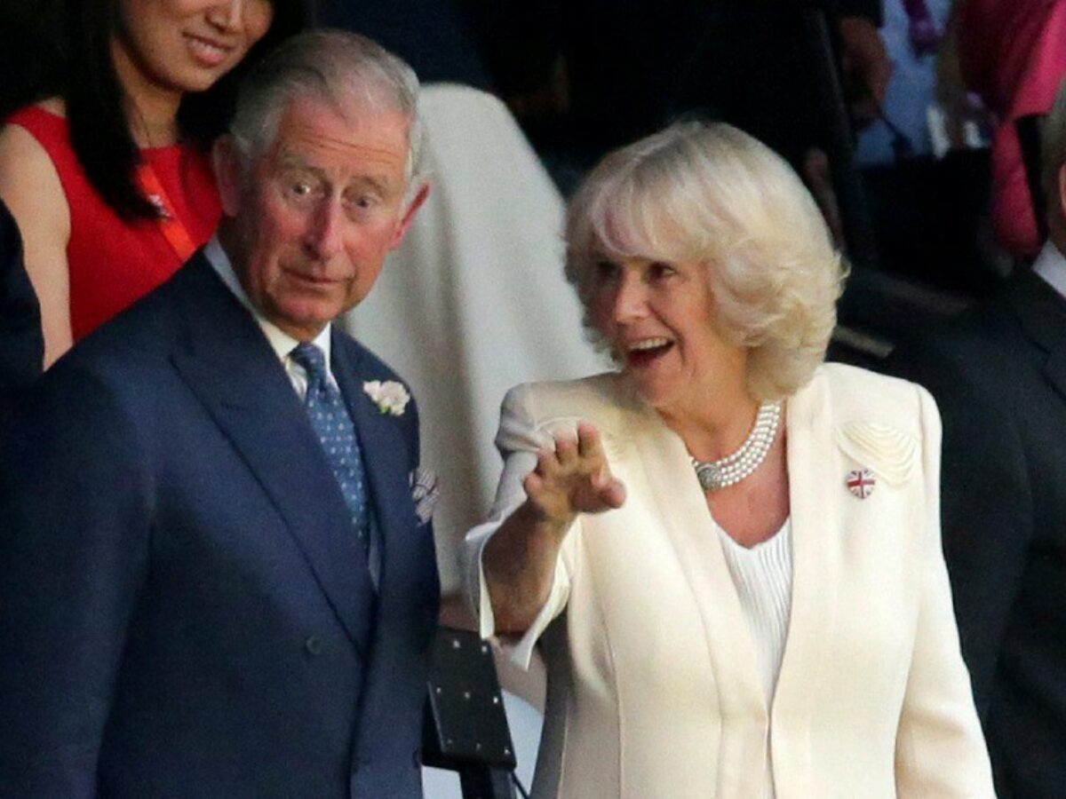 Camilla Parker, paura per la moglie del principe Carlo: “Ha una grave infezione respiratoria, cancellati tutti i suoi impegni”