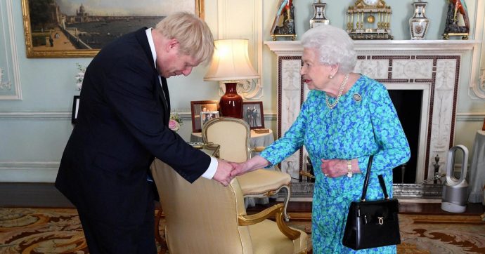 La “fantasia” del premier Johnson al potere