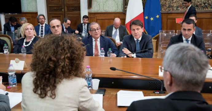 Sindacati, Conte recupera e la Lega diserta il vertice