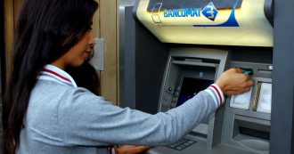 Copertina di I bancomat scompaiono, a Perugia si preleva contante in farmacia: il progetto pilota
