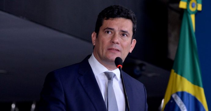 Lava Jato, Moro si vendica e prova a disfarsi di Greenwald: “Via gli stranieri sotto inchiesta”