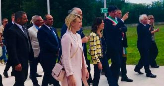 Copertina di L’album della senatrice FI sul volo blu della Casellati