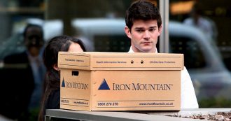 Copertina di Marciare sul ghiaccio del debito. Come si esce dalla droga creditizia