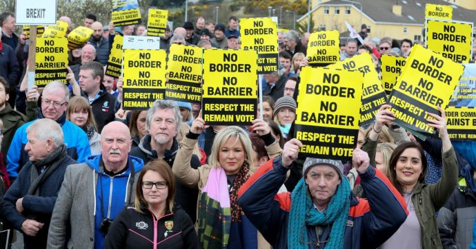 Ora la Brexit ri-divide le due Irlande: rissa per il confine