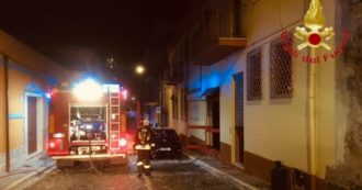 Copertina di Nuoro, due attentati nella notte. Distrutta da un’esplosione la sede Pd a Dorgali. In fiamme l’auto del sindaco di Cardedu