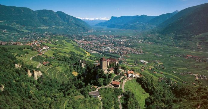 Copertina di Camera con vista (parcheggio): tipica tirolese