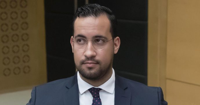 Benalla, gli sms all’Eliseo dal telefono “perso”