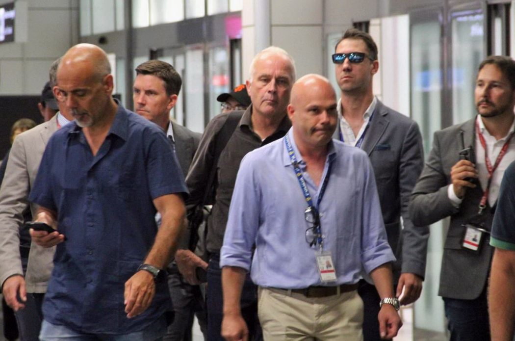 L’arrivo di Ethan Elder, padre di Finnegan Lee, all’aeroporto Da Vinci di Fiumicino
