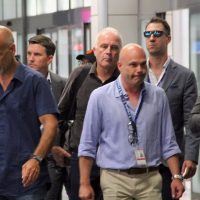 L’arrivo di Ethan Elder, padre di Finnegan Lee, all’aeroporto Da Vinci di Fiumicino