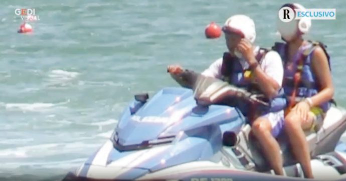 Salvini jr sullo scooter blu. Lui: “Errore mio, da papà”