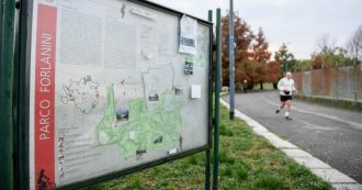 Copertina di Milano, aggredita al parco per avere aiutato un ecuadoregno a terra. “Quello che fa paura è l’indifferenza”
