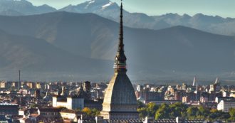 Copertina di “Troppa folla a Venezia? Andate a Torino”: ecco il consiglio della Cnn. La sindaca Appendino: “Orgogliosi”. Ma il presidente Enit ribatte: “Semplicistico”