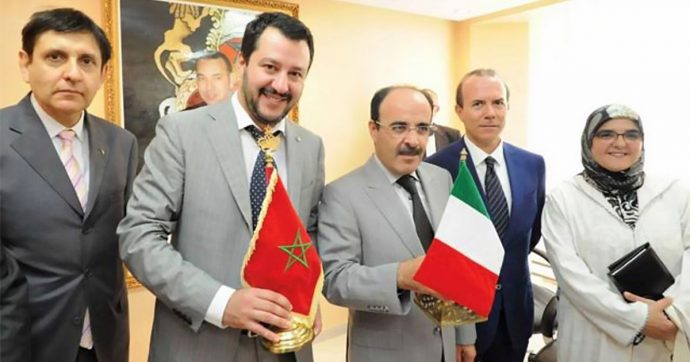 Copertina di Salvini e Savoini insieme in Marocco nel 2016. La storia dei 150mila euro consegnati dal lobbista del re e salvati dalla “turca”