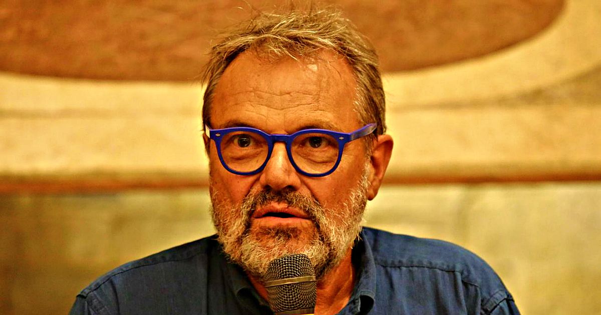 Oliviero Toscani durissimo: “A Milano fanno le sfilate di moda, a Kiev quelle dei morti. Ci interessiamo solo al livello dei social”