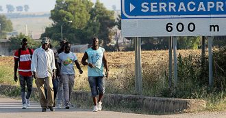 Copertina di Foggia: ucciso 4 mesi fa, ma non c’erano i soldi per la sepoltura. La comunità locale dona 1.700 euro per il funerale di un bracciante del Ghana