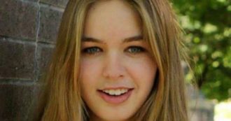 Copertina di Saoirse Hill, overdose di droga e farmaci: così è morta a 22 anni la nipote di Bob Kennedy