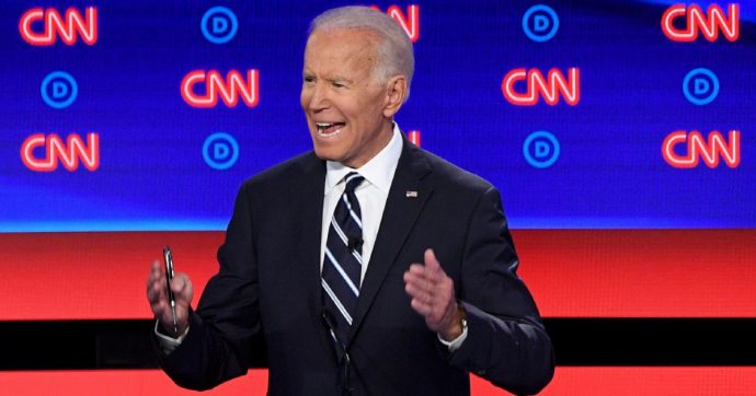 Biden resiste agli attacchi dei rivali