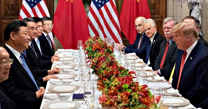 Dazi Cina-Usa, Trump promette nuove tasse su 300 miliardi di dollari di beni Made in China. Giù le Borse: Milano perde il 2,41%