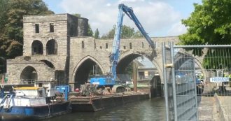 Copertina di Belgio, ponte del XIII secolo abbattuto per il passaggio di imbarcazioni più grandi: le immagini