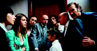 Copertina di Il pianerottolo e il mistero della porta (aperta) del vicino