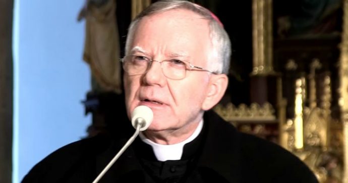 Polonia, il vescovo di Cracovia: “Non esiste più un’epidemia e piaga rossa, ma ne sta nascendo una nuova, quella creata dalla cultura Lgbt”
