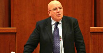 Copertina di Calabria, Gdf sequestra beni al presidente della Regione Mario Oliverio: indagato per peculato
