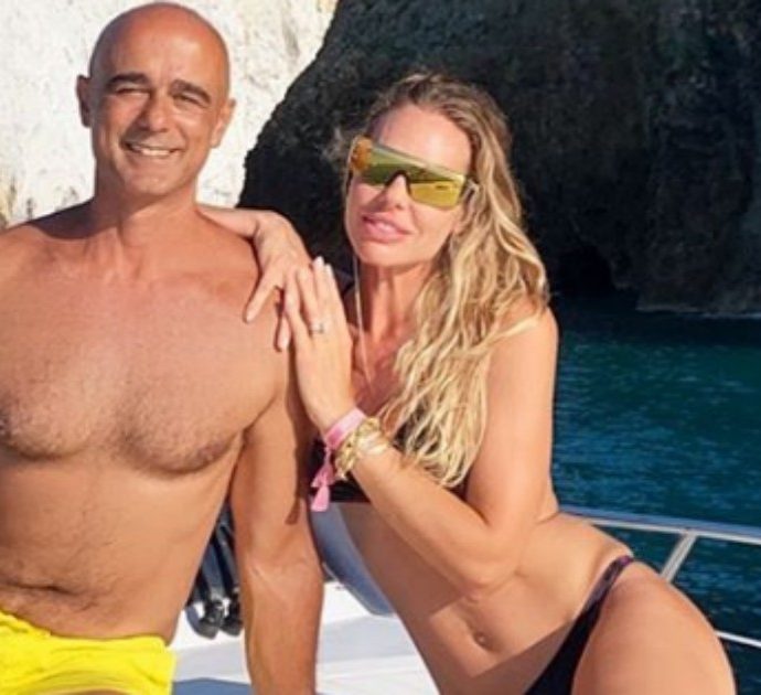 Il paparazzo è in difficoltà: Ilary Blasi lo salva e lo ospita sul suo yatch