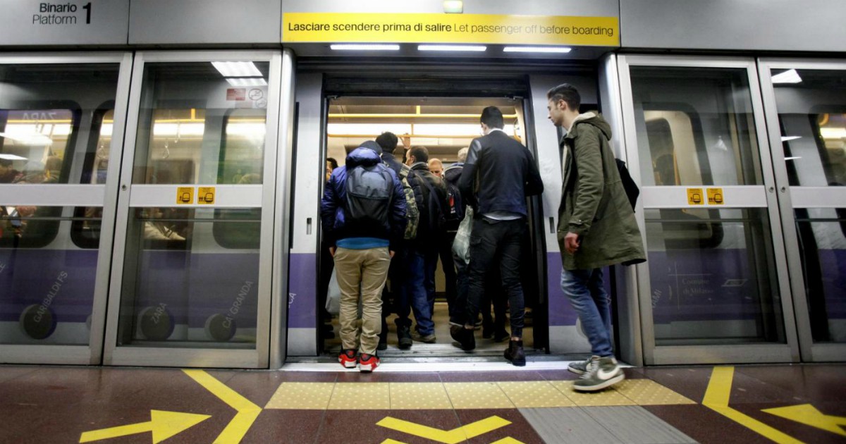 Profumo nella metropolitana per rendere più gradevole l’odore nei vagoni: ma i passeggeri bocciano l’iniziativa