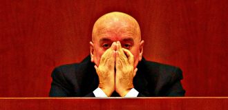 Copertina di Calabria, le accuse a Oliverio: “L’intervista al festival di Spoleto. Soldi pubblici per il turismo spesi per la sua promozione politica”