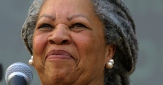 Copertina di Toni Morrison morta a 88 anni: è stata la prima afroamericana a vincere il Nobel per la Letteratura