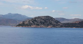 Copertina di Affari in spiaggia per B. con il sogno anni Novanta