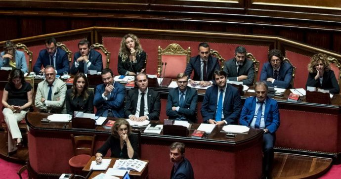 Governo, ipotesi crisi: faccia a faccia tra Salvini e Conte. Attesa per il comizio del leader della Lega a Sabaudia